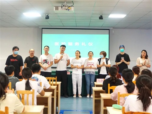 医护人员礼仪培训心得体会(范文2篇)(图2) 医护人员礼仪培训心得体会(范文2篇)(图2)